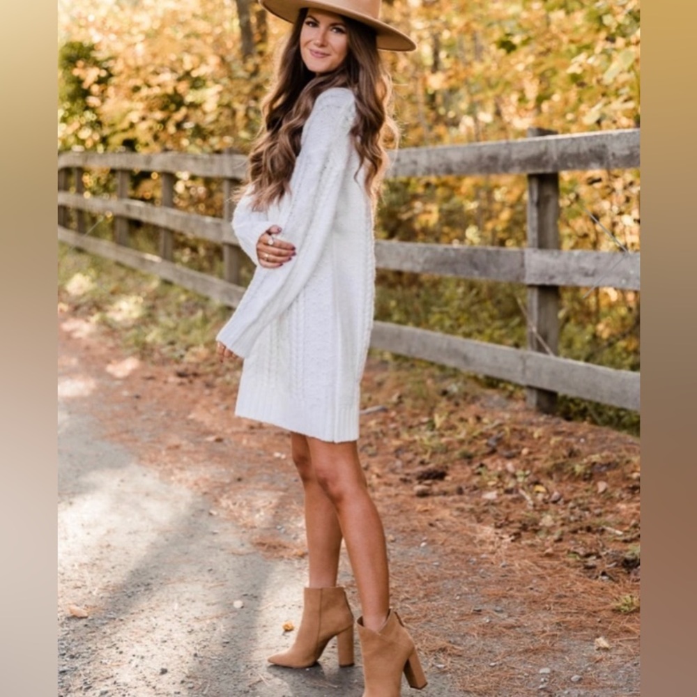 NWOT PINK LILY & CAITLIN COVINGTON The Krista Cable Knit Ivory Sweater Dress